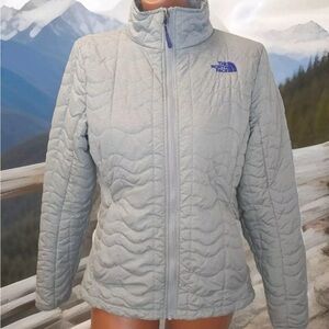 The North Face Women's puffer Jacket Size S